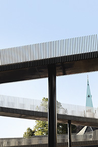 Download billede af gangbro foran Mærsk Tårnet