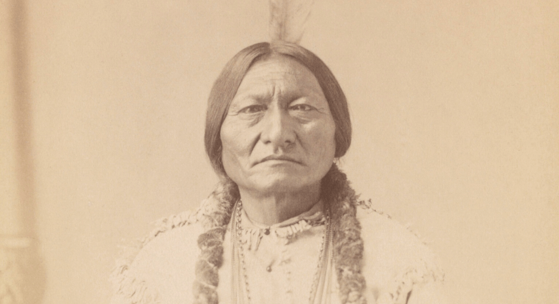 Gammelt brunt foto af indianerhøvdingen Sitting Bull